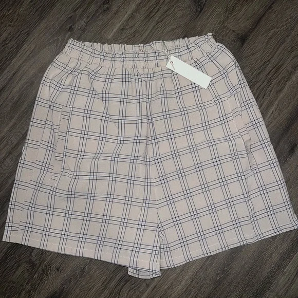 olivaceous NWT pull on shorts - Picture 5 of 5